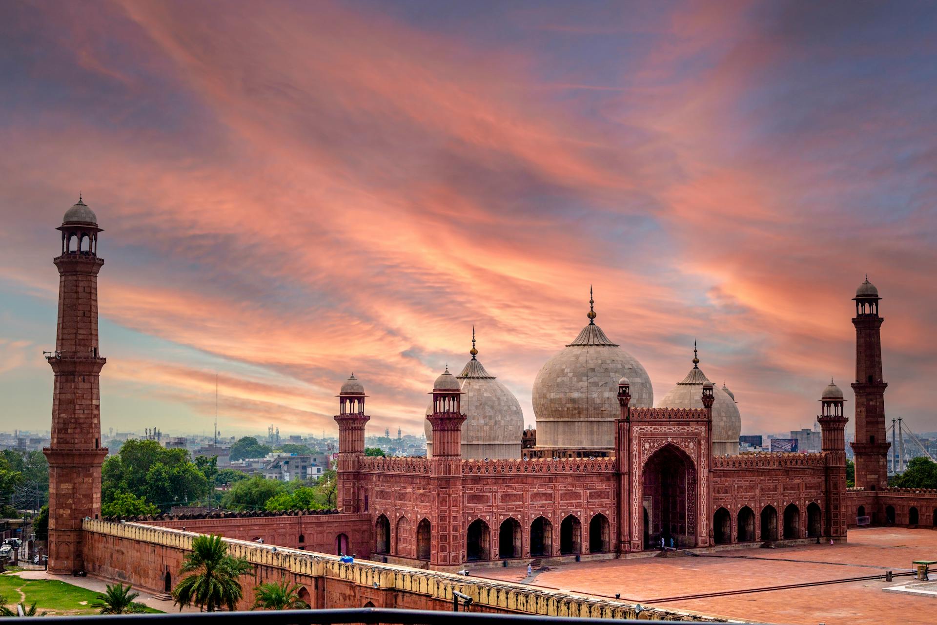 Badshahi Mosque Image 2